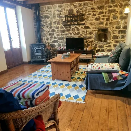La Casa De Chimeneas Apartment Tudes