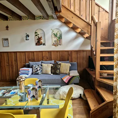 Apartamento La Casa De Chimeneas Tudes